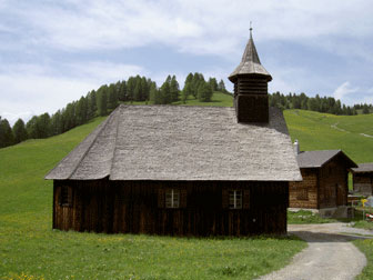 Kirche in Obermutten