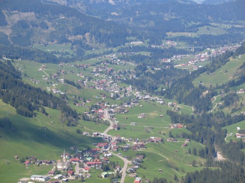 Blick auf Mittelberg, Hirschegg und Riezlern