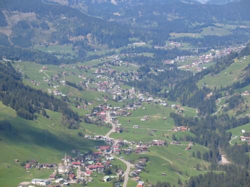 Blick auf Mittelberg, Hirschegg und Riezlern